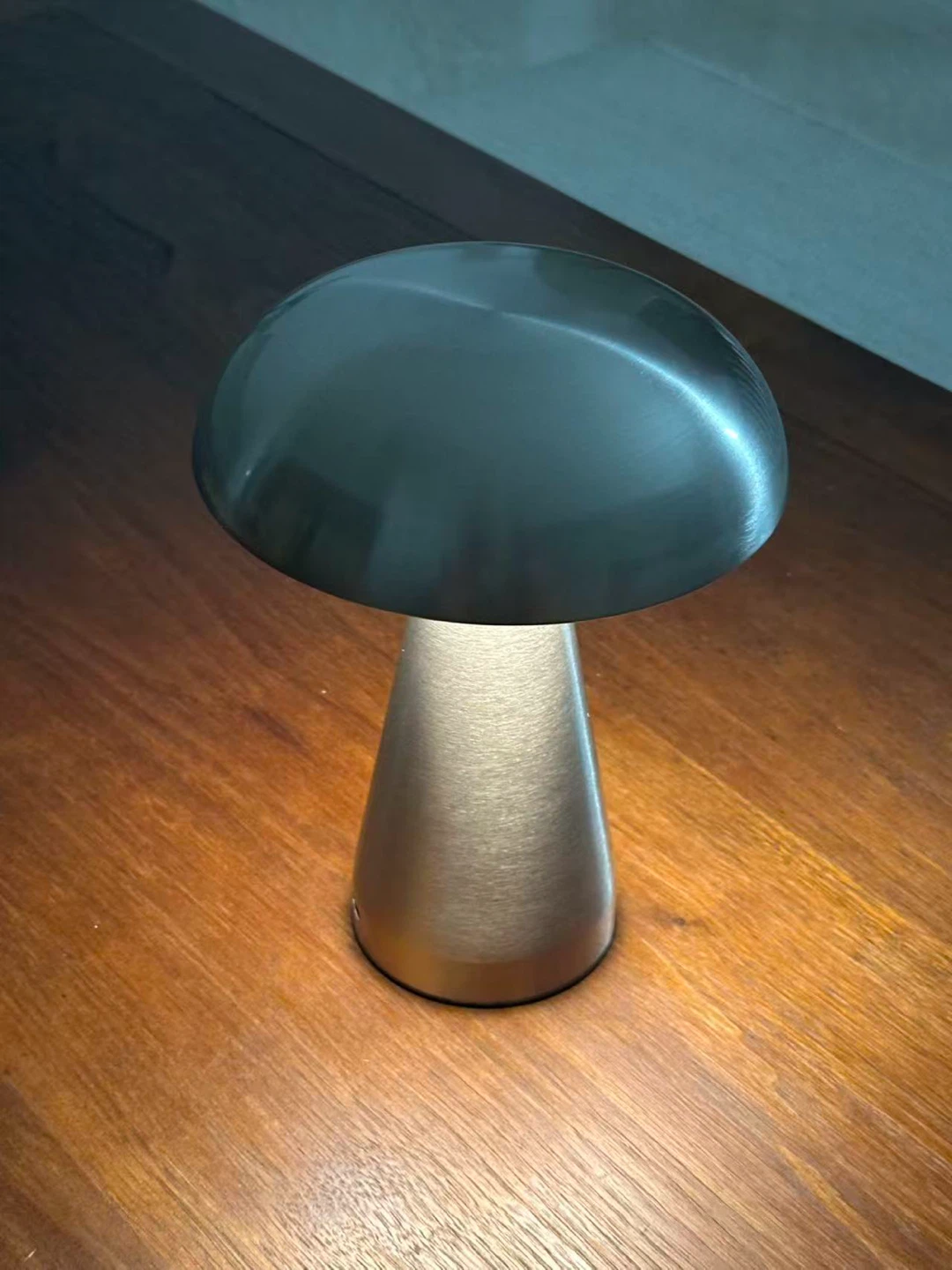Minimalist Metal Mushroom Table Lamp - photo 2