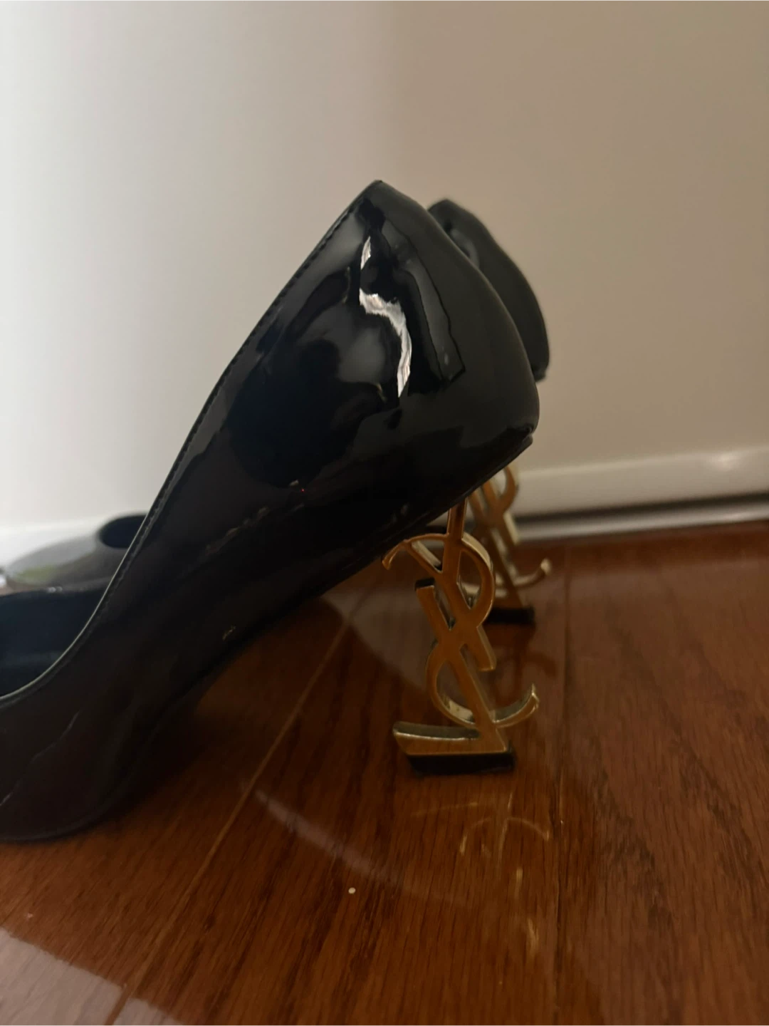 Saint Laurent Paris Black Patent Leather Heels - photo 2