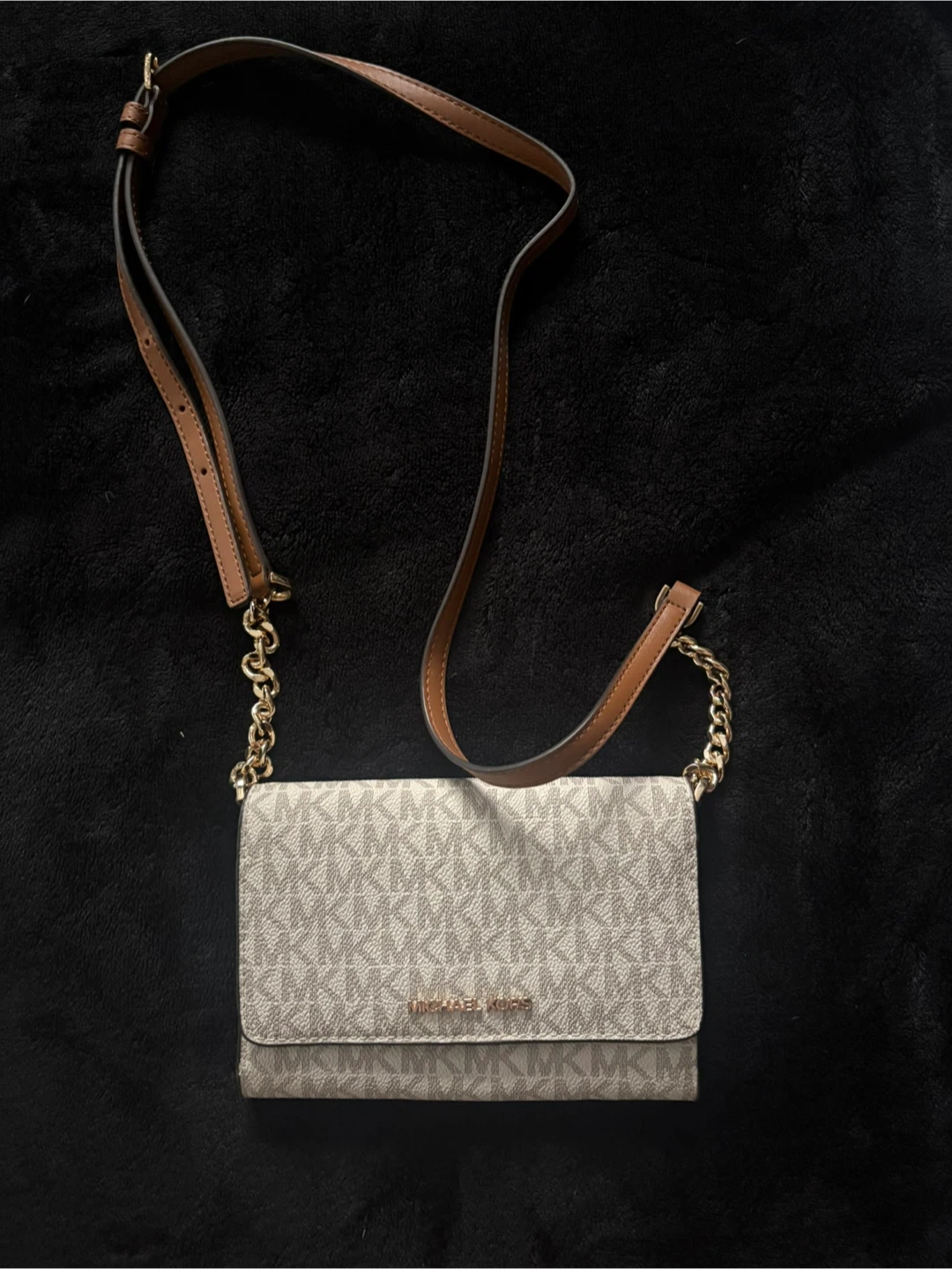 Michael Kors Wallet/Crossbody Bag