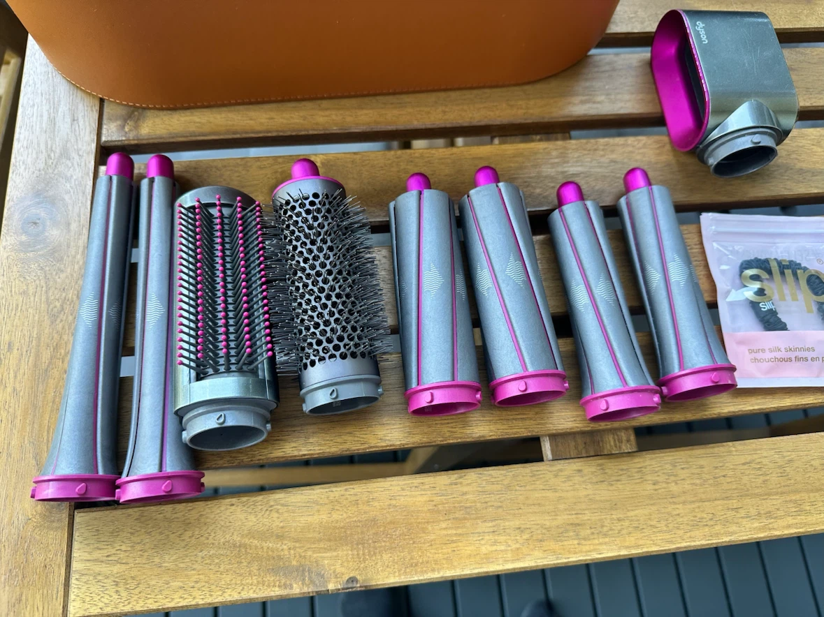(Trades or $400 obo) Dyson Airwrap Complete Styler - photo 2