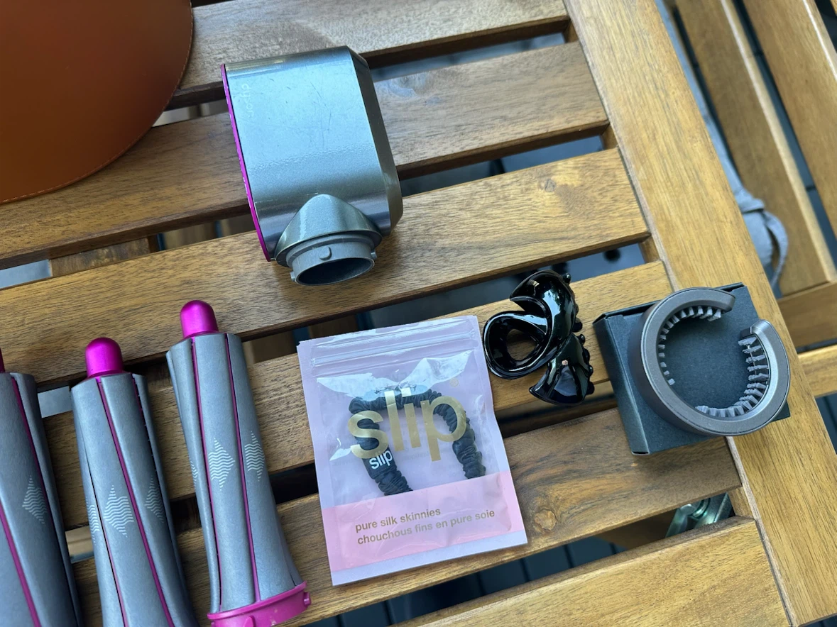 (Trades or $400 obo) Dyson Airwrap Complete Styler - photo 3