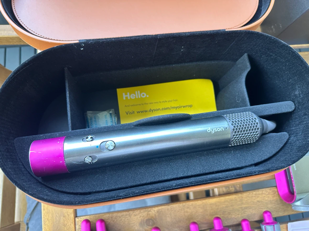 (Trades or $400 obo) Dyson Airwrap Complete Styler - photo 4