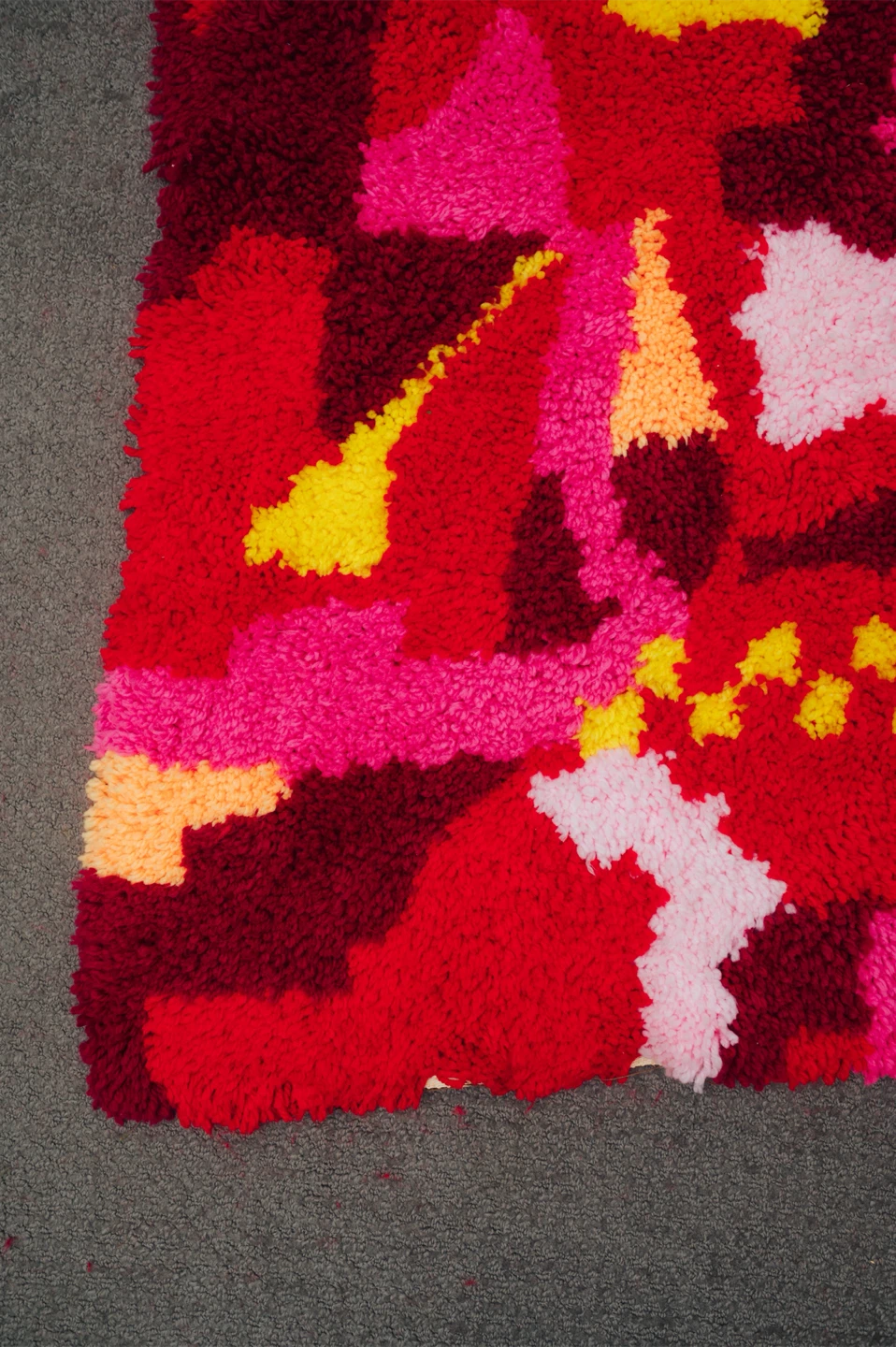 Large 1970s Hand-Hooked Textile Wall Art / Tapestry — 50” × 70” - photo 4