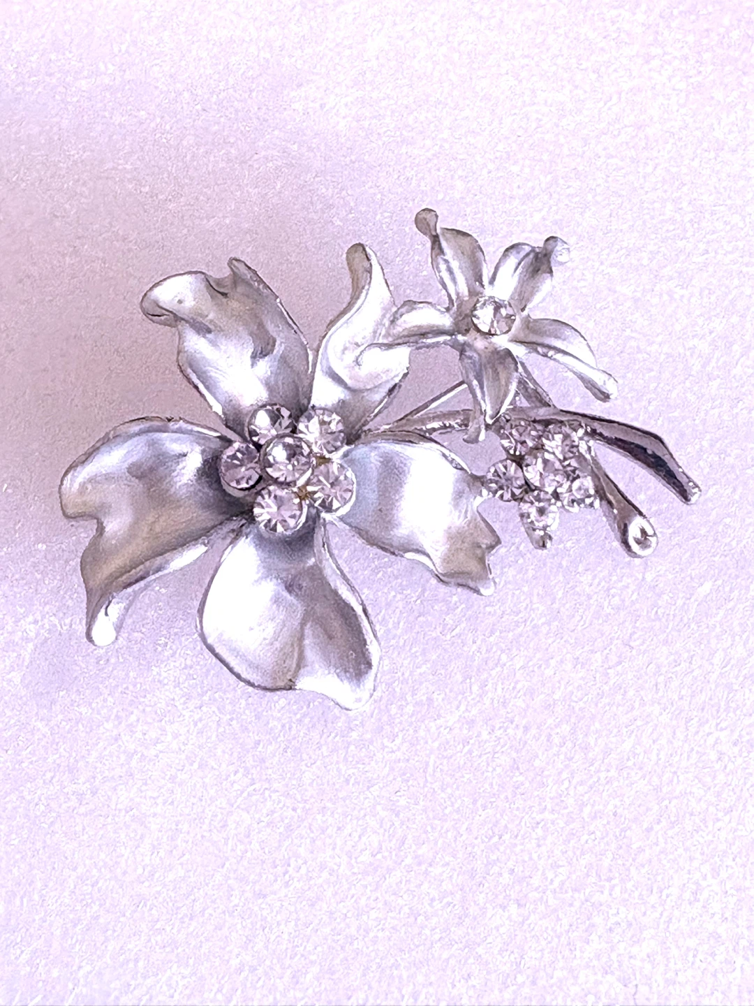 Silver Vintage Flower Brooch with Rhinestones