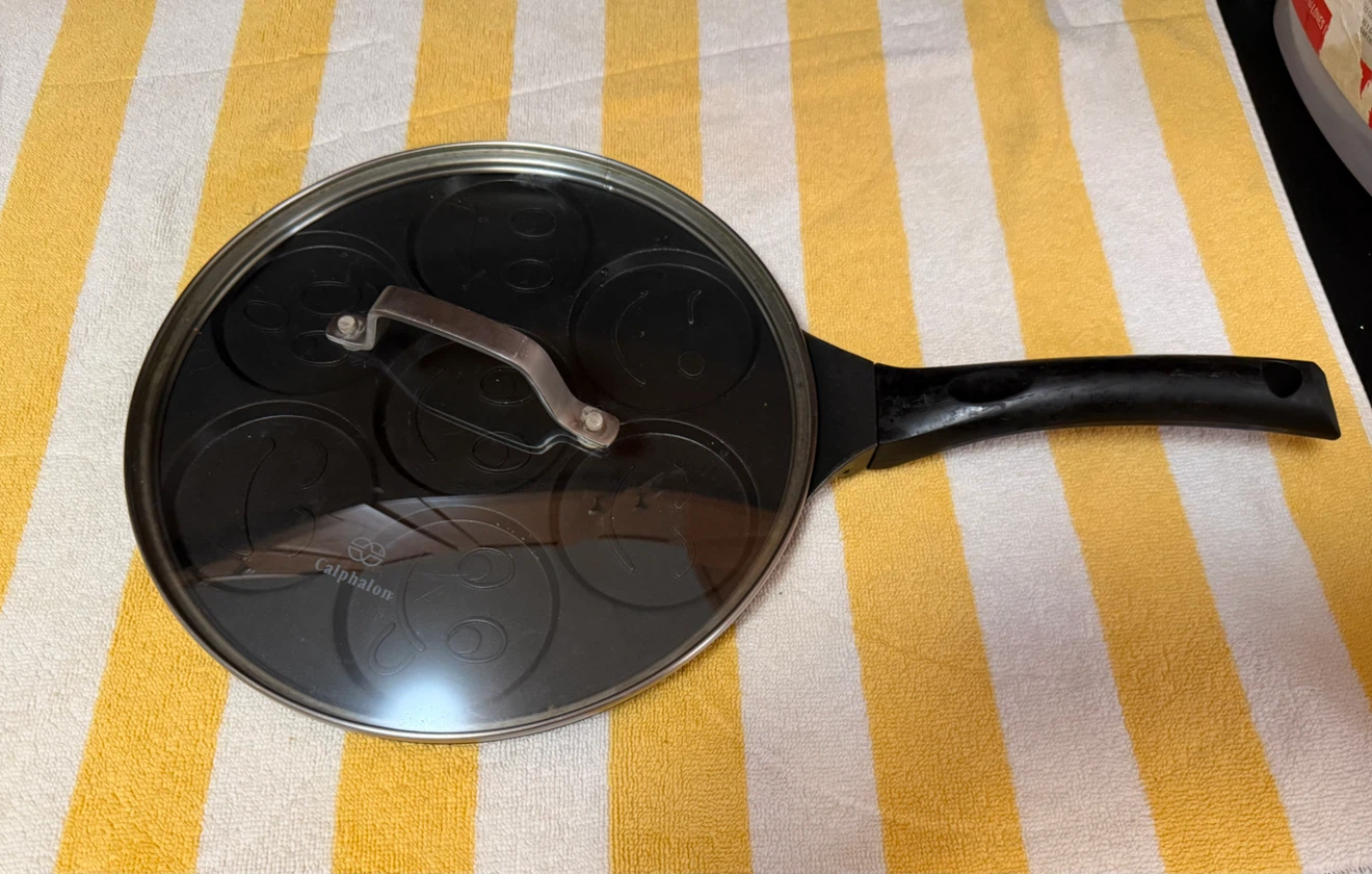 Crofton Emoji Pancake Pan + Glass Lid – $5