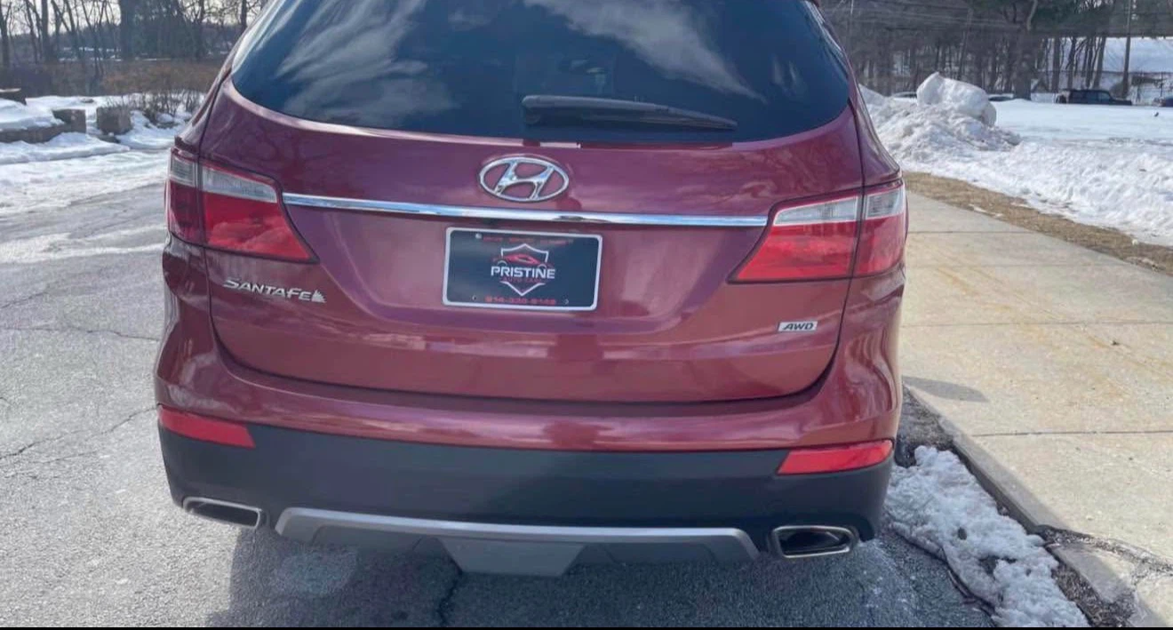 Red Hyundai Santa Fe AWD - photo 4