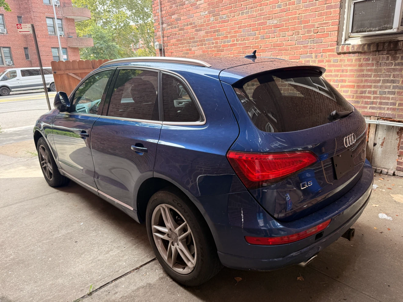 Blue Audi Q5 TDI Quattro SUV - photo 4