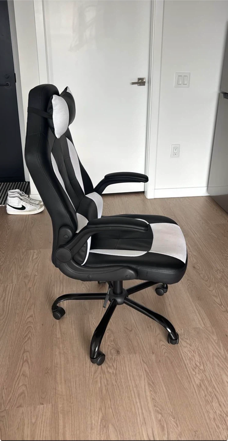 Black and White Gaming Chair - photo 3