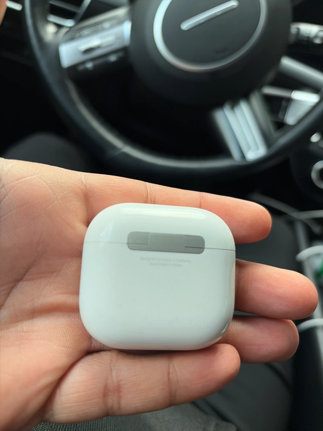 Apple AirPods Pro Charging Case - photo 2