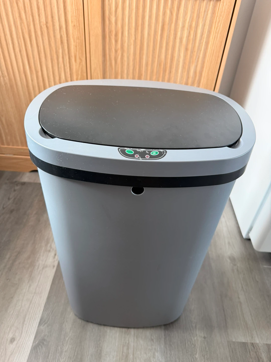 Gray Automatic Sensor Trash Can - photo 2