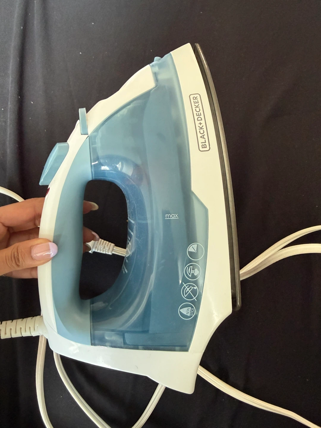 Black + Decker Steam Iron (Model IR40V) - Great Condition