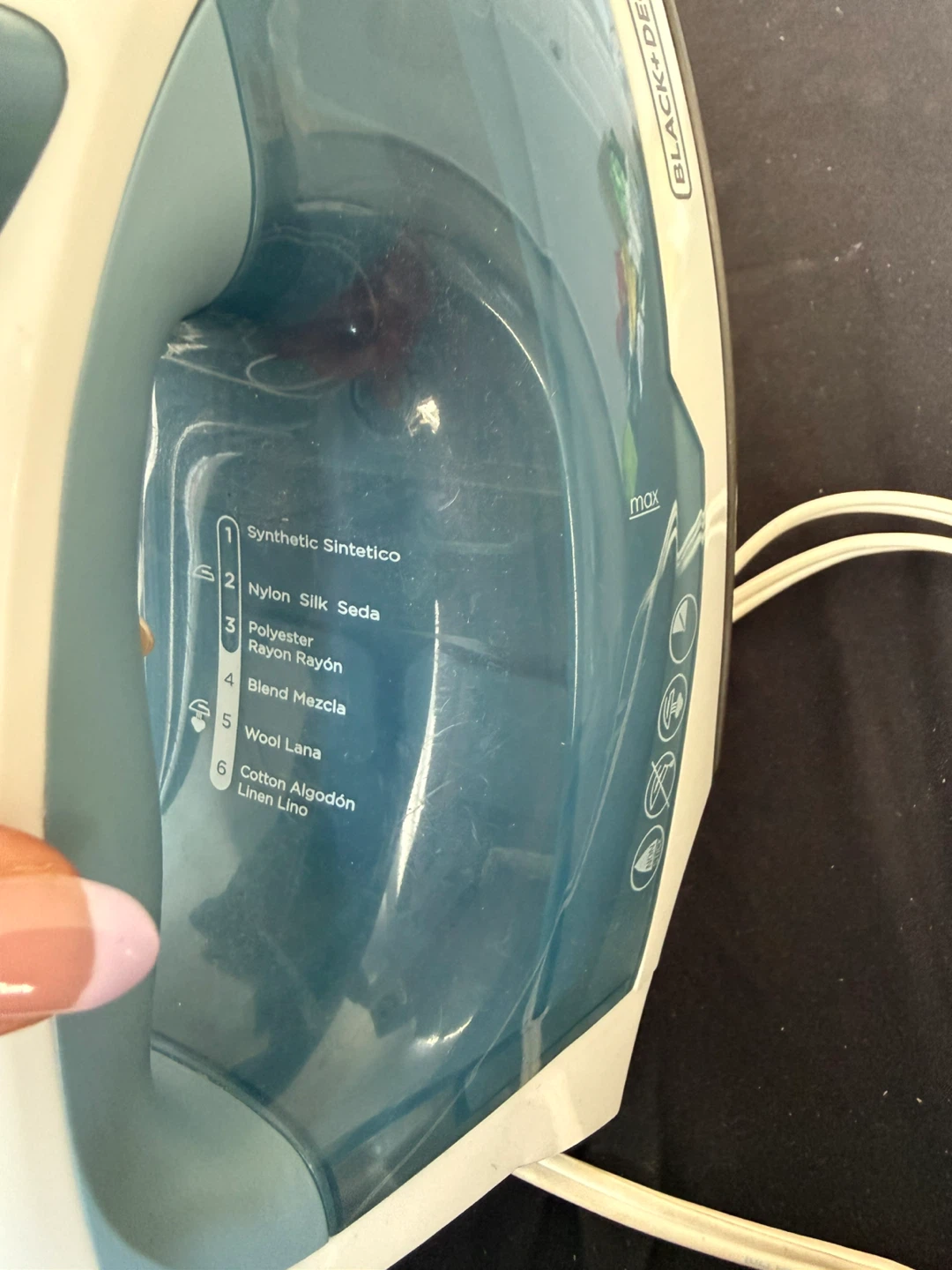 Black + Decker Steam Iron (Model IR40V) - Great Condition - photo 3