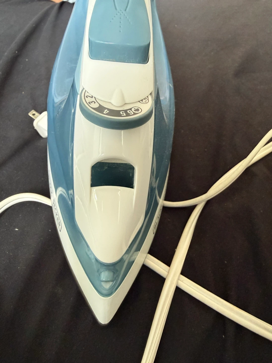 Black + Decker Steam Iron (Model IR40V) - Great Condition - photo 4