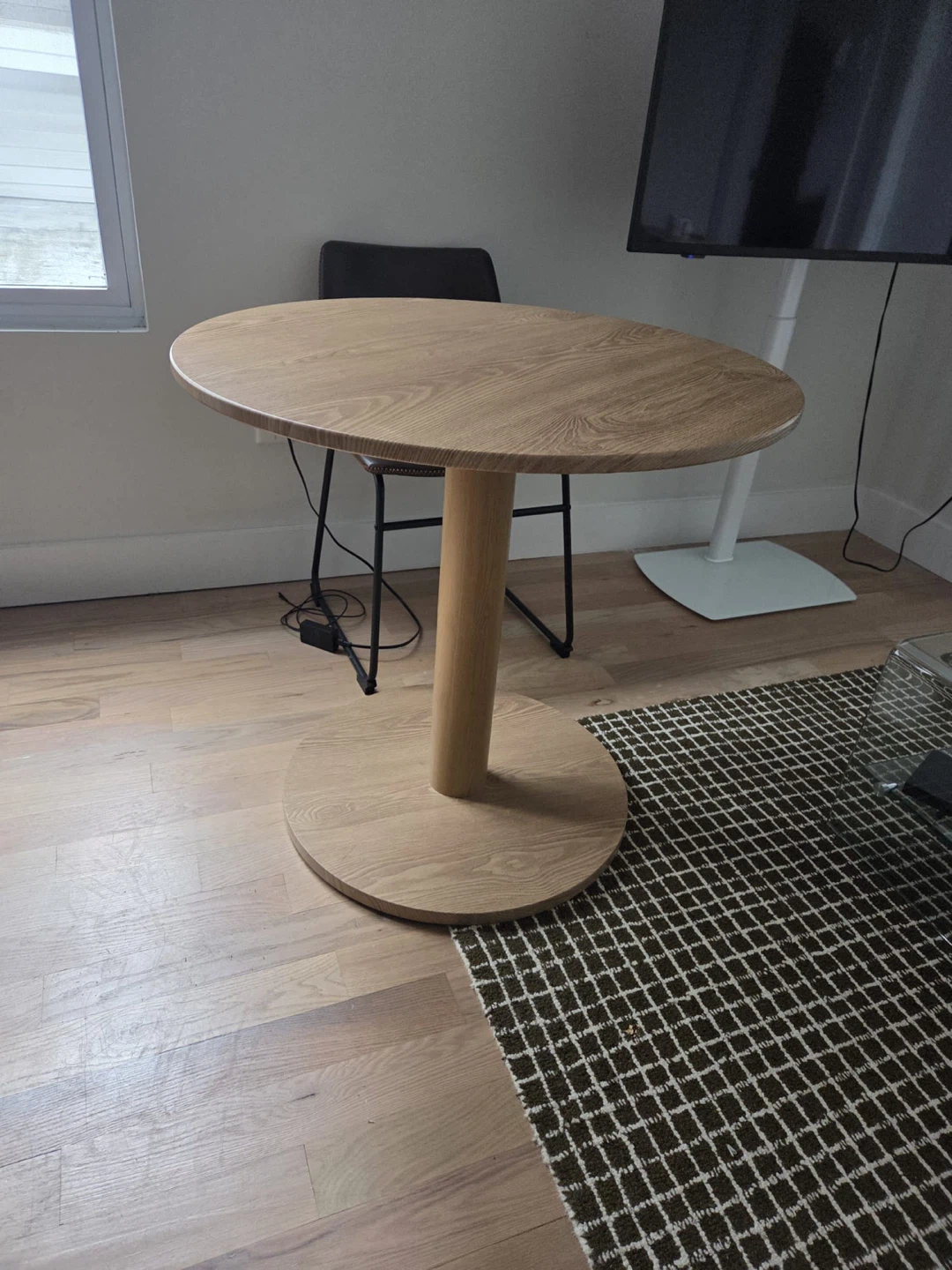 Oak Round Pedestal Dining Table