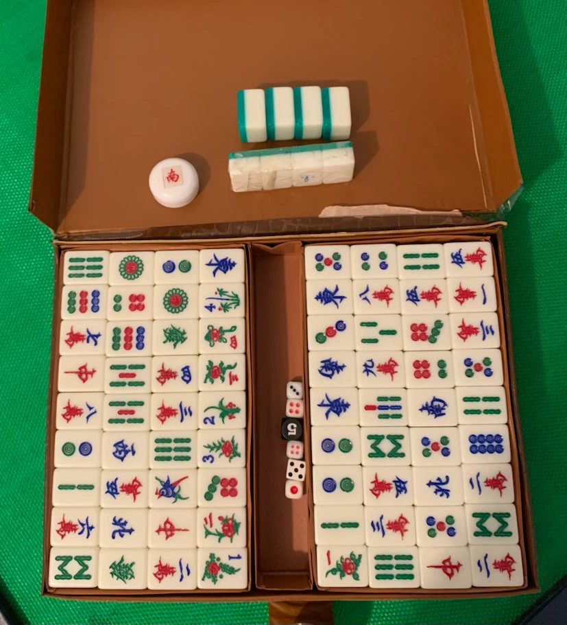 Deluxe Extra Large Mahjong Set in a Case