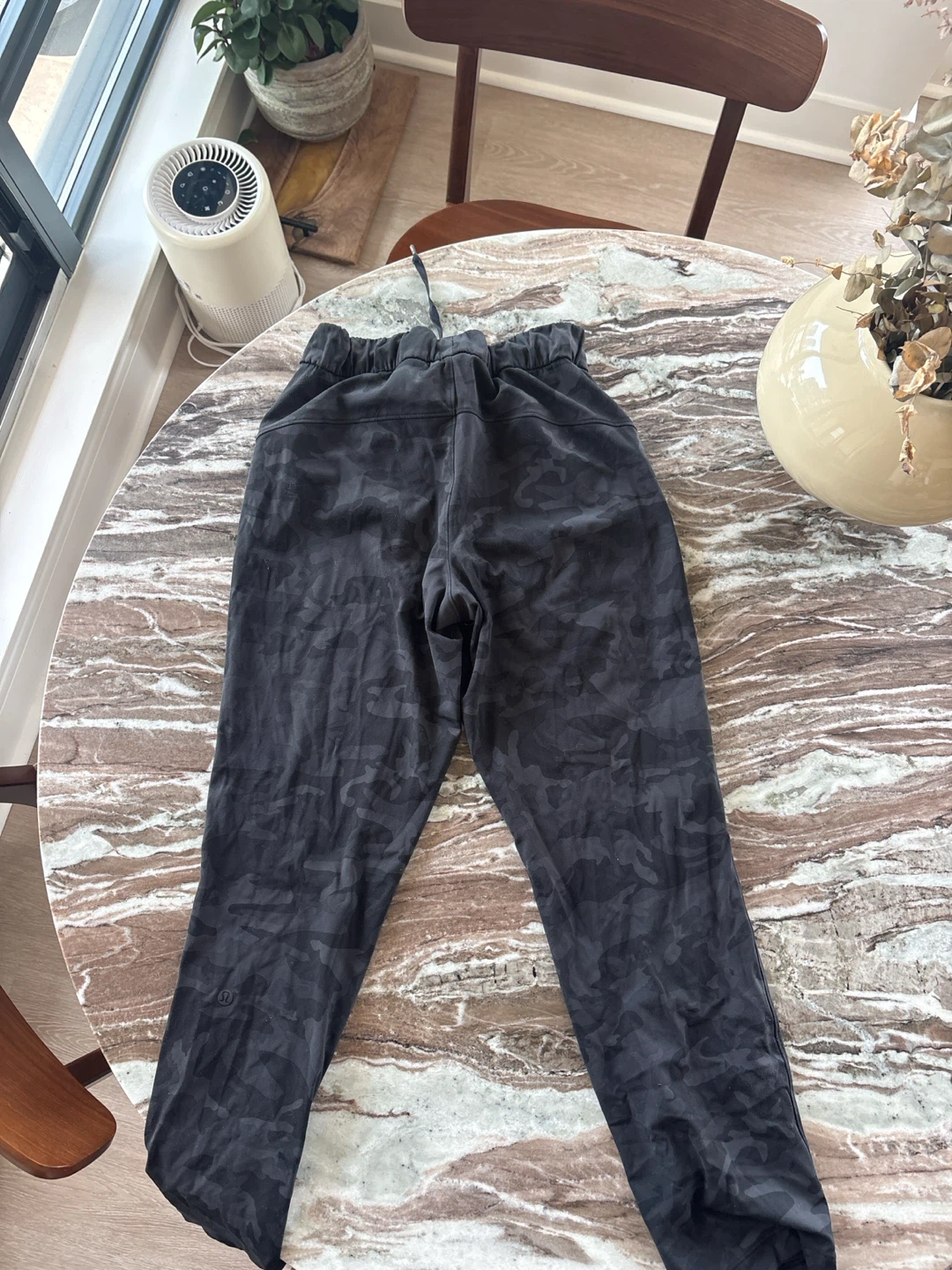 lululemon size 4 camo pants - photo 2