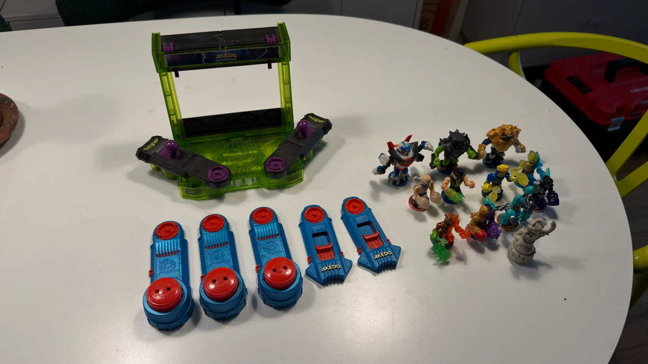 Akedo Powerstorm Arena with Figurines