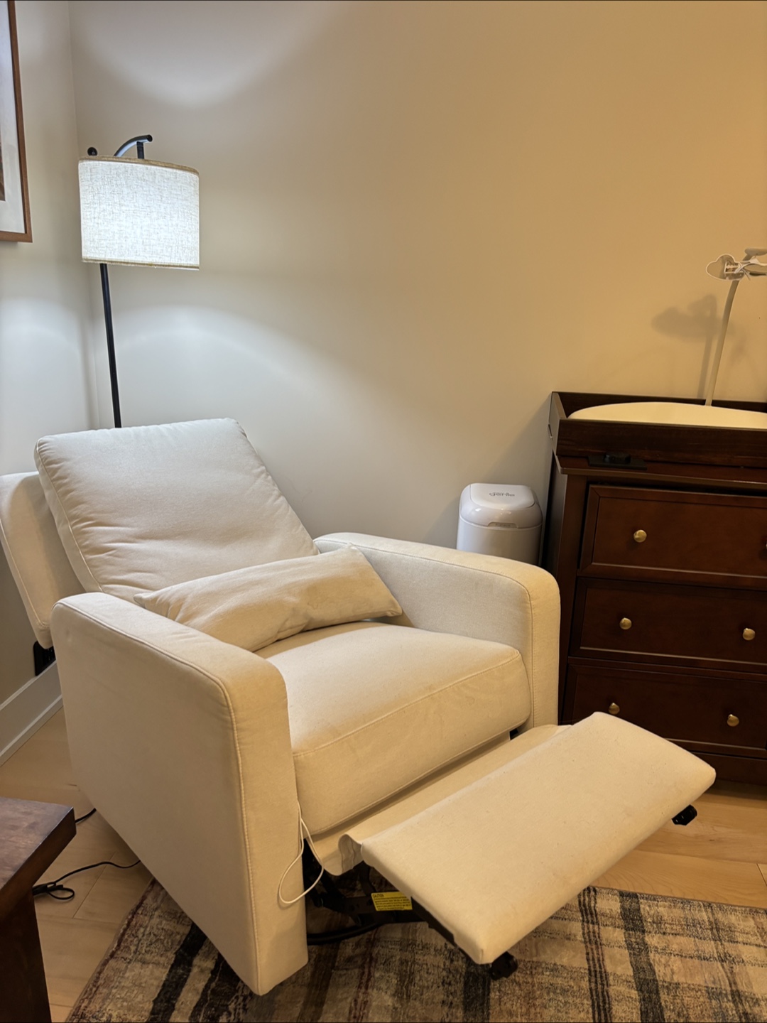 Babyletto Sigi Electronic Power Recliner and Swivel Glider. - photo 3