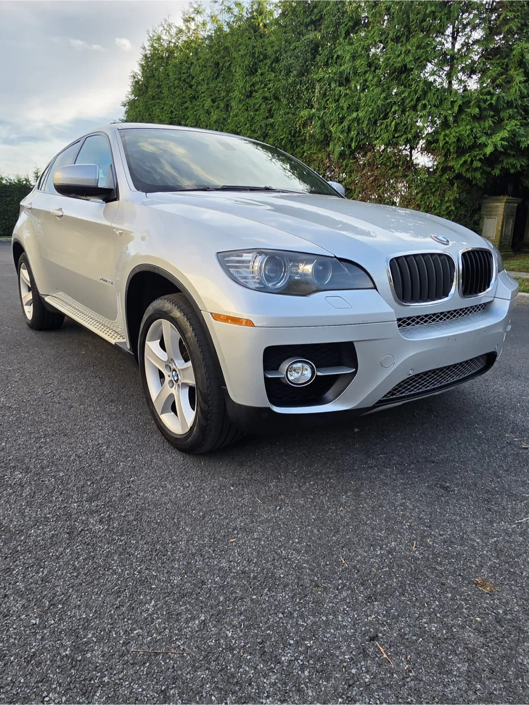 Silver BMW X6 - photo 2