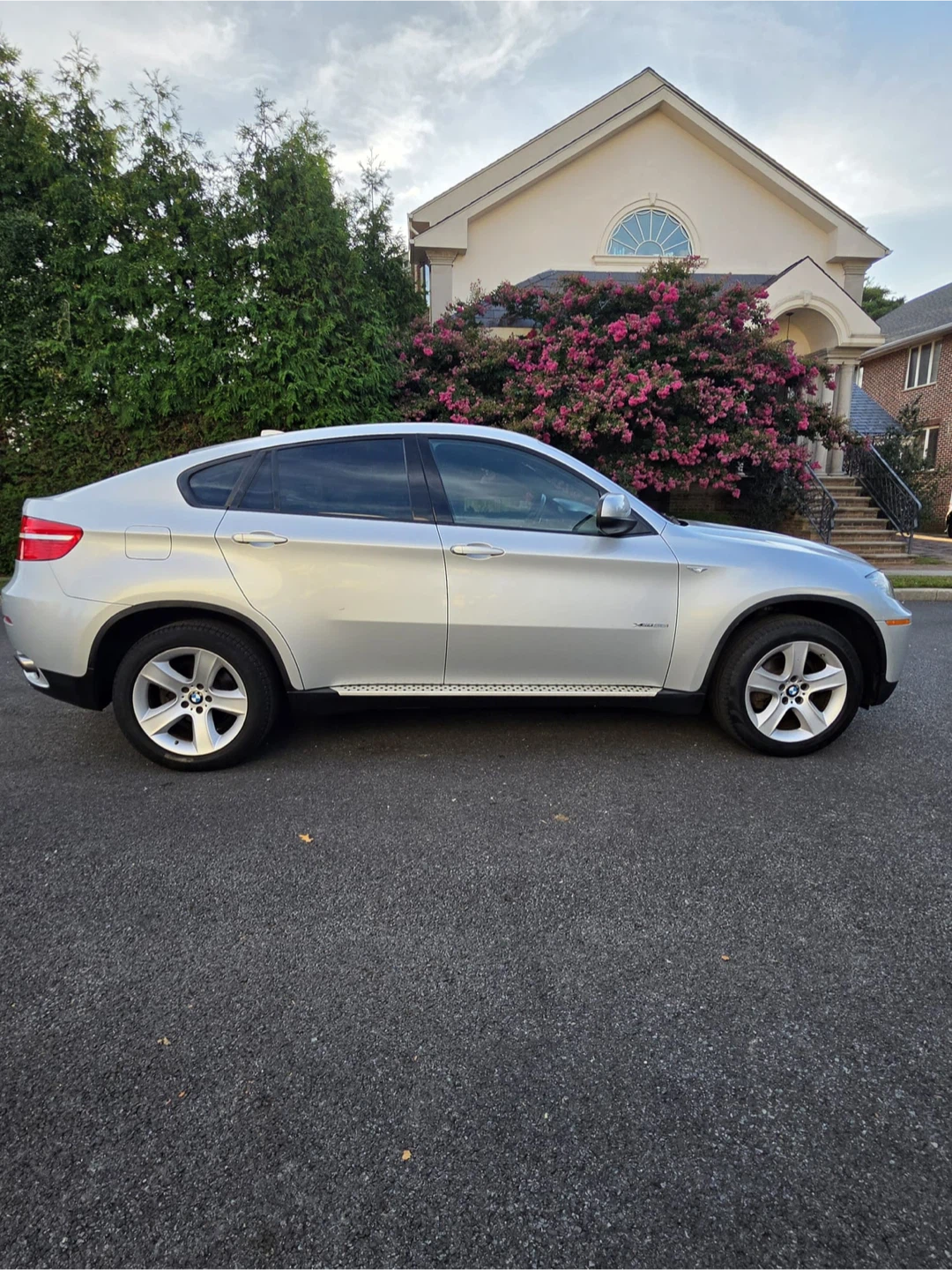 Silver BMW X6 - photo 4