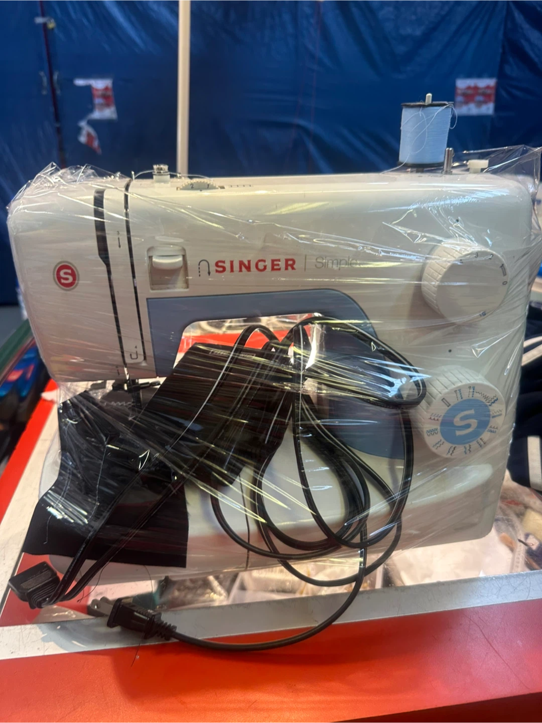 Singer Simple Sewing Machine - photo 2