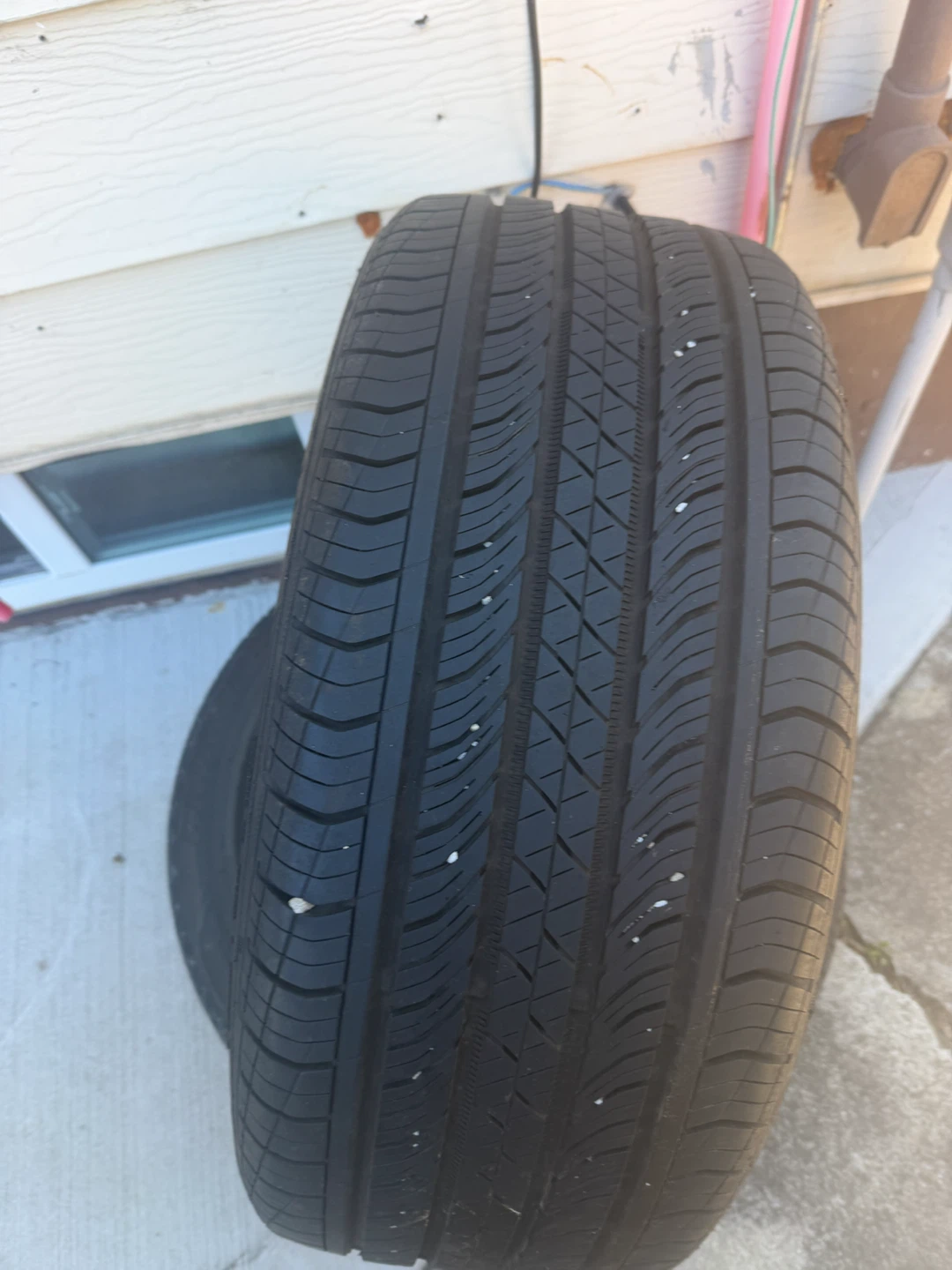 Two Assorted Tires Kumho and Continental 245/45R19 - photo 3