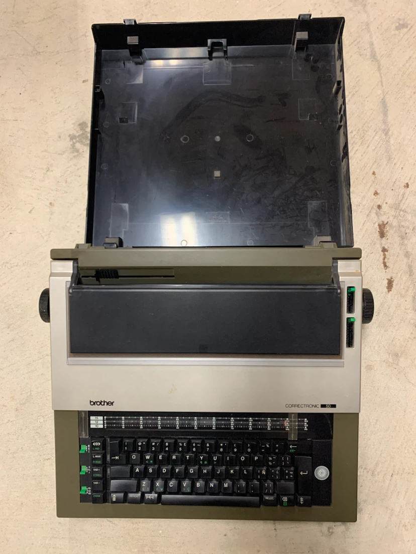 Brother Correctronic 50 Electronic Typewriter - photo 3