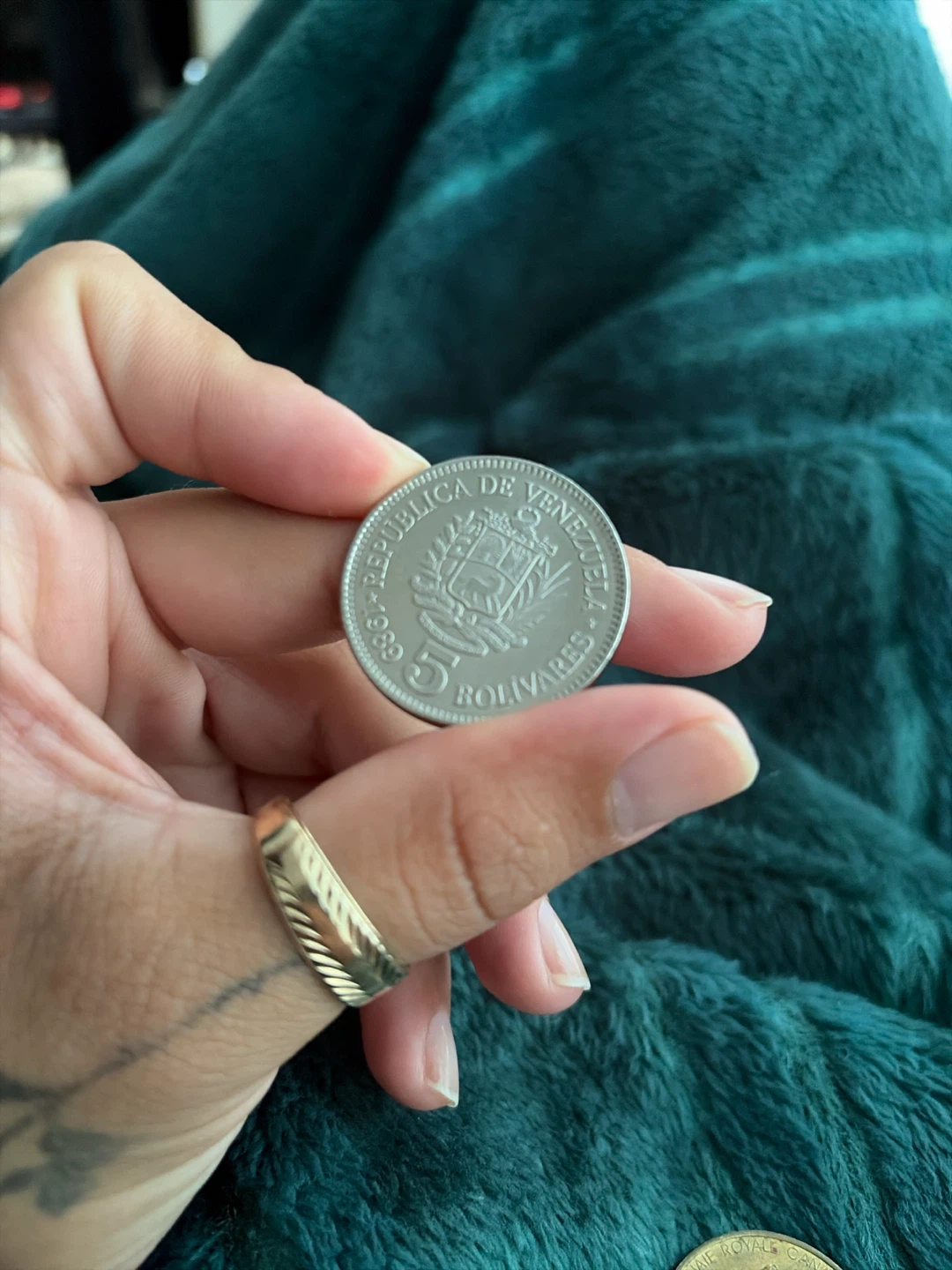 1986 Venezuelan 5 Bolivares Coin - photo 2