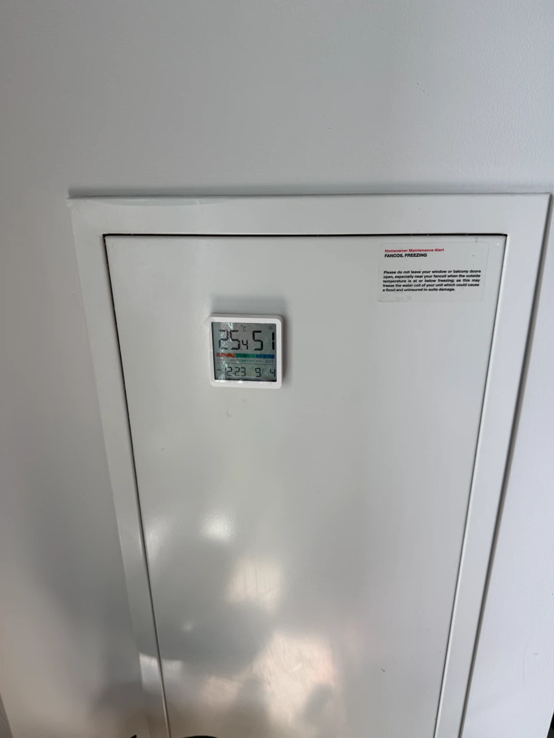 GYVNON Temperature and Humidity Monitor - photo 3