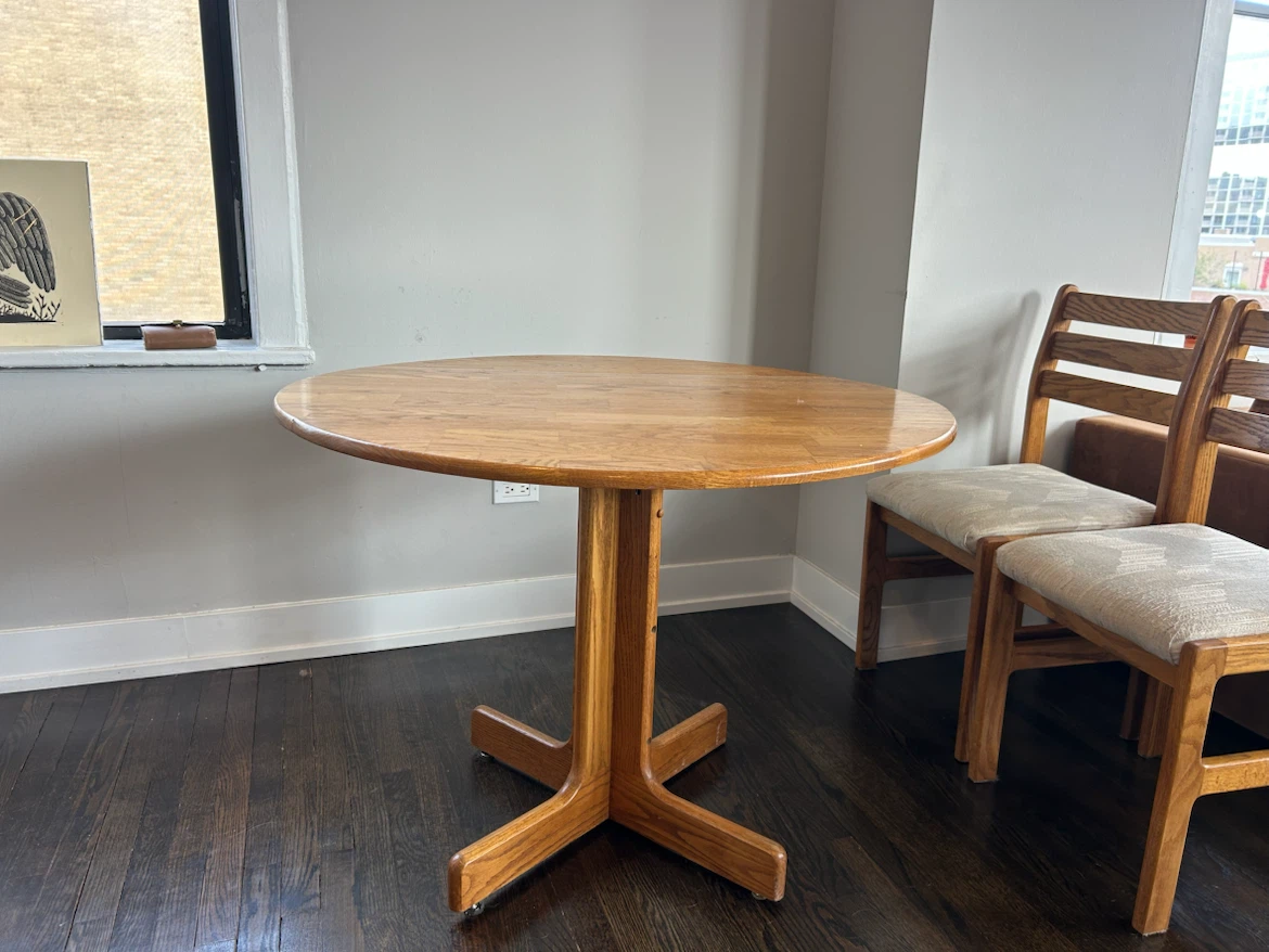 Wood dining table with leafs, two chairs