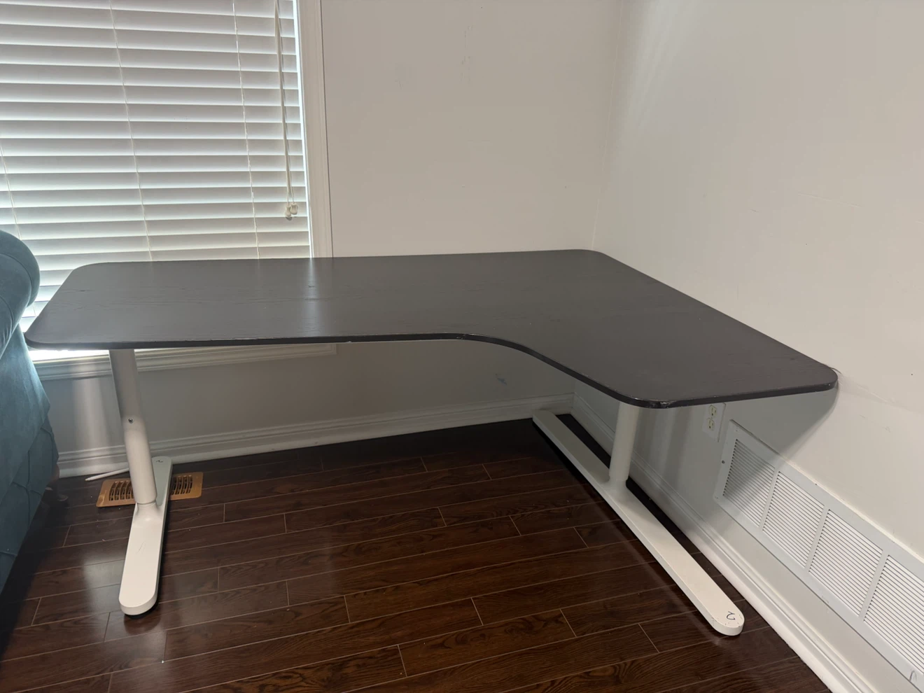 (URGENT SALE) L-shaped black corner desk