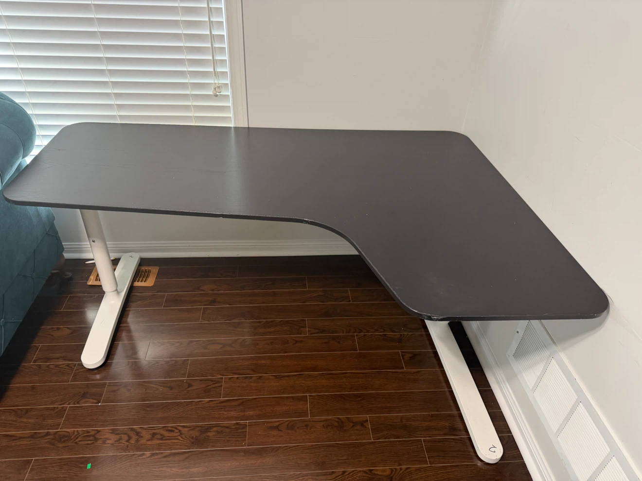 (URGENT SALE) L-shaped black corner desk - photo 2