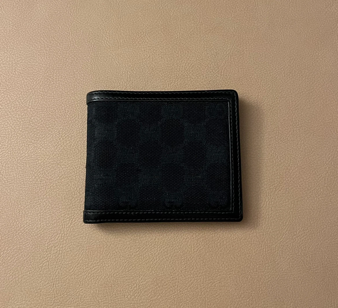 Black Gucci Bi-Fold Wallet - photo 2