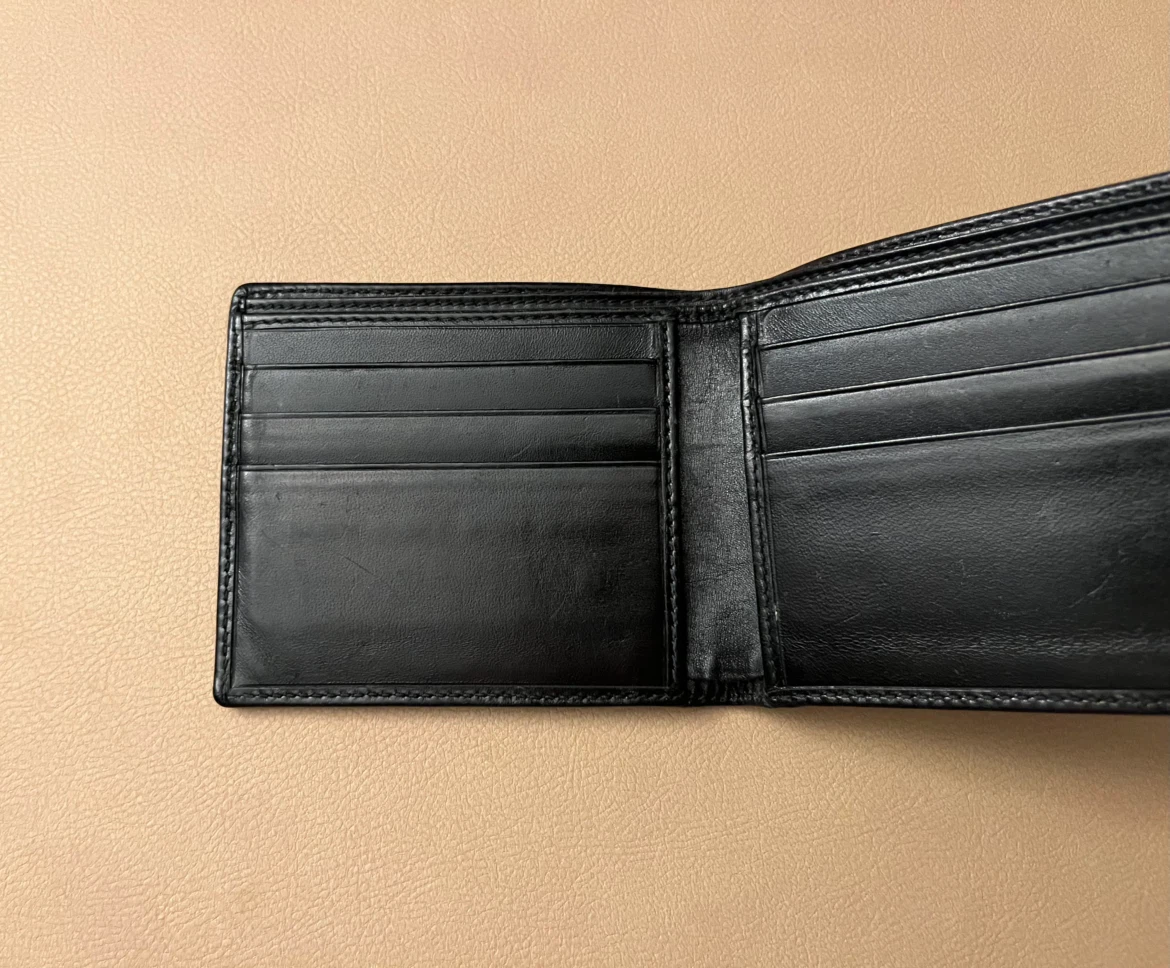 Black Gucci Bi-Fold Wallet - photo 3