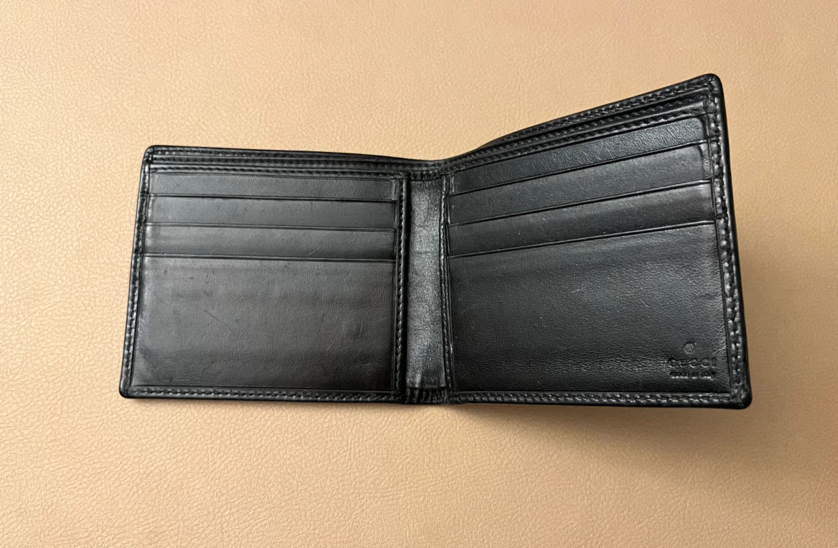 Black Gucci Bi-Fold Wallet - photo 5