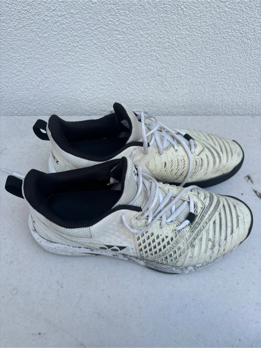 Yonex badminton shoes size 10 - photo 2