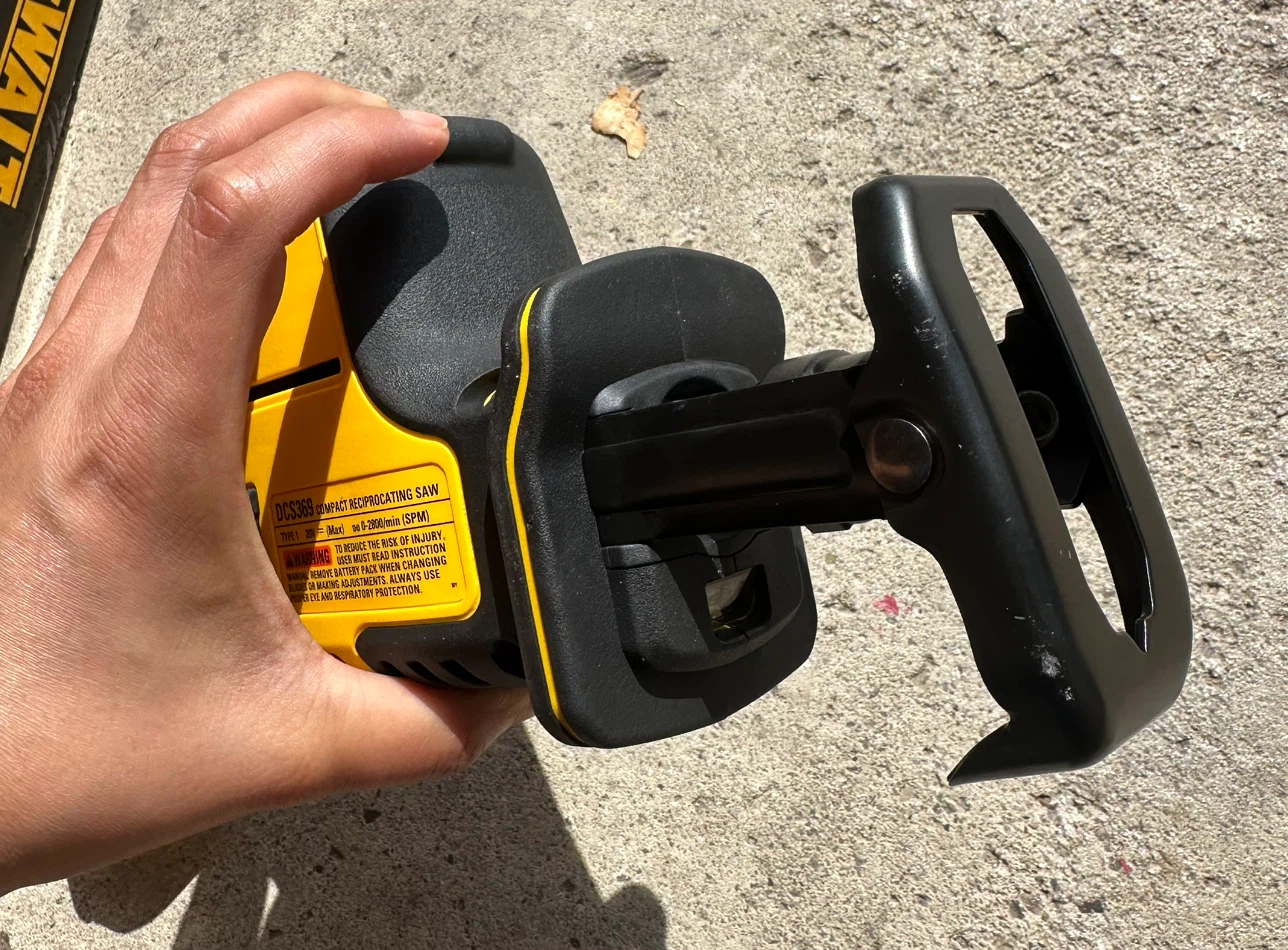 DEWALT DCS369 20V MAX Compact Reciprocating Saw - photo 4