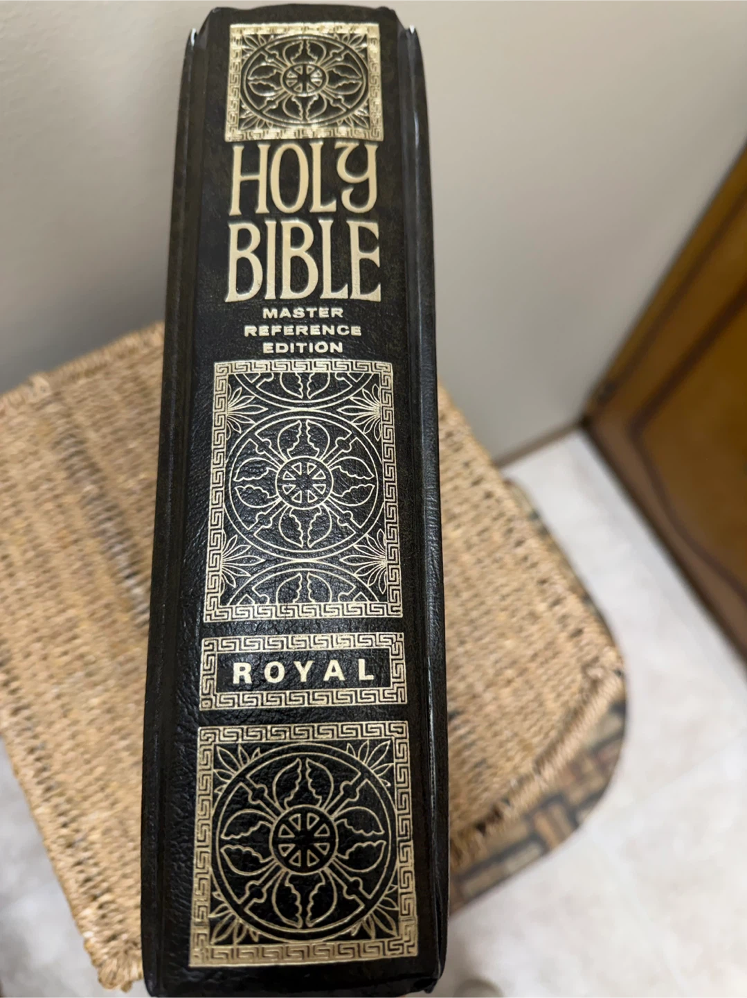 Vintage KJV Family Master Reference Bible – Royal Publishers - photo 2