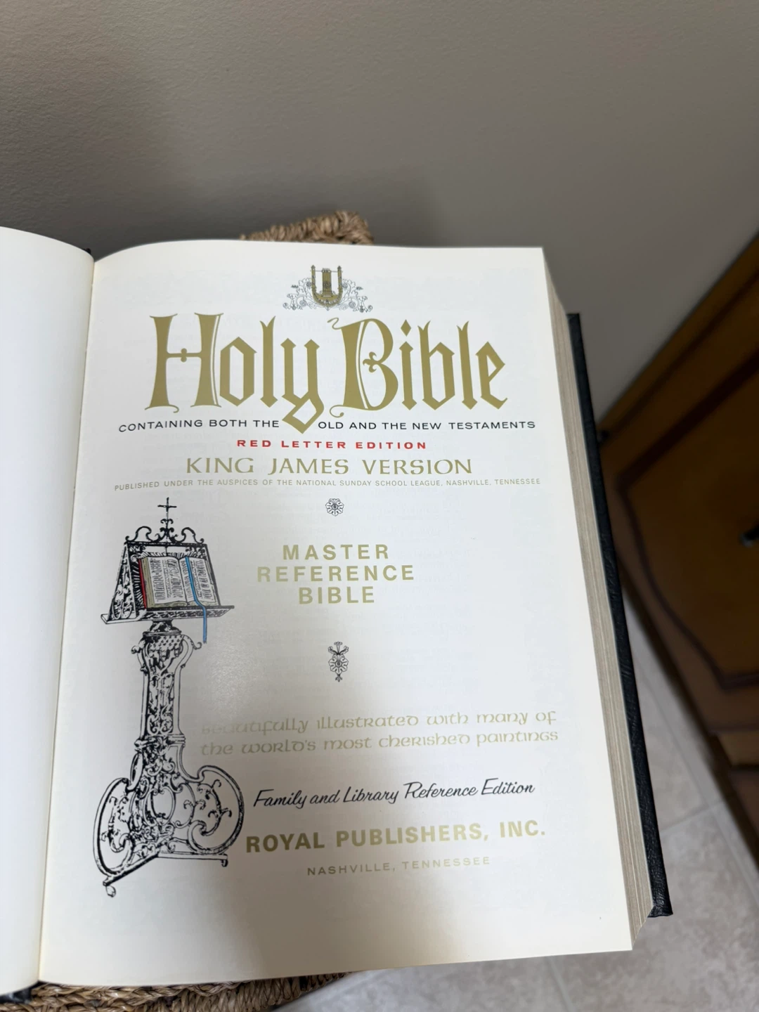 Vintage KJV Family Master Reference Bible – Royal Publishers - photo 3