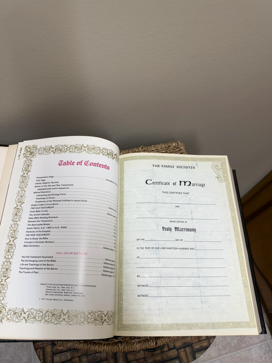 Vintage KJV Family Master Reference Bible – Royal Publishers - photo 4