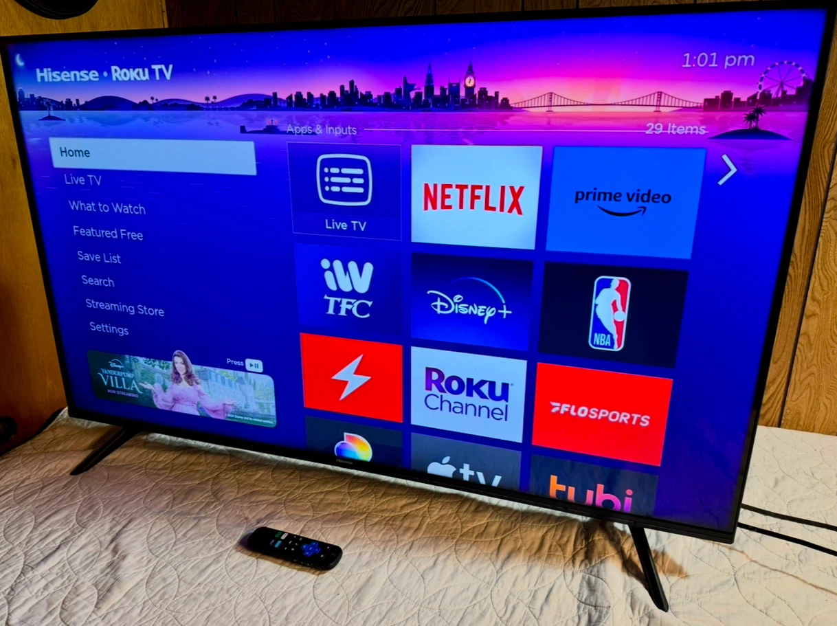 Hisense 50" R6 Series 4K Ultra HD Roku TV