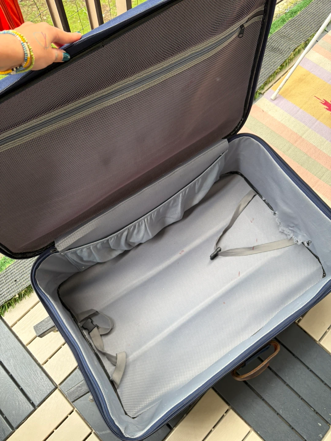28in suitcase - Handle stuck - photo 3