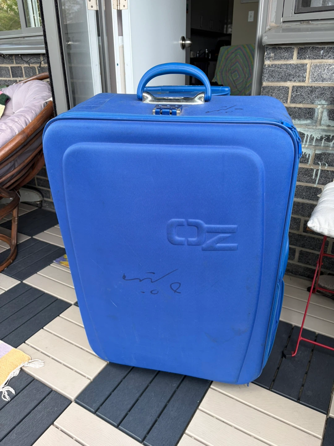 28in suitcase
