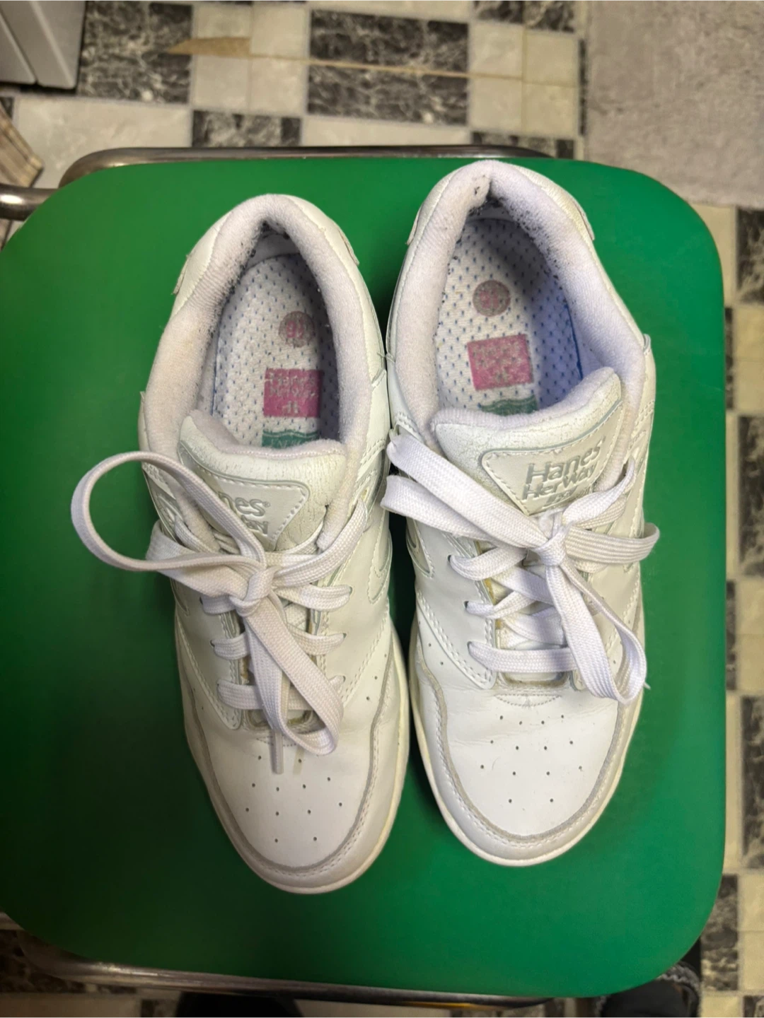 Hanes Her Way White Leather Sneakers Size 9.5 - photo 2
