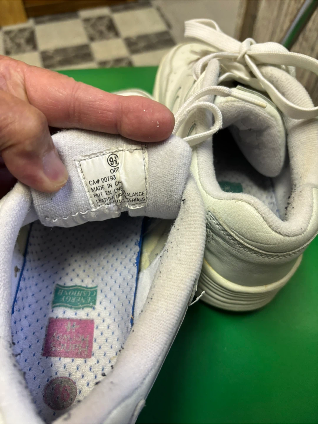 Hanes Her Way White Leather Sneakers Size 9.5 - photo 3