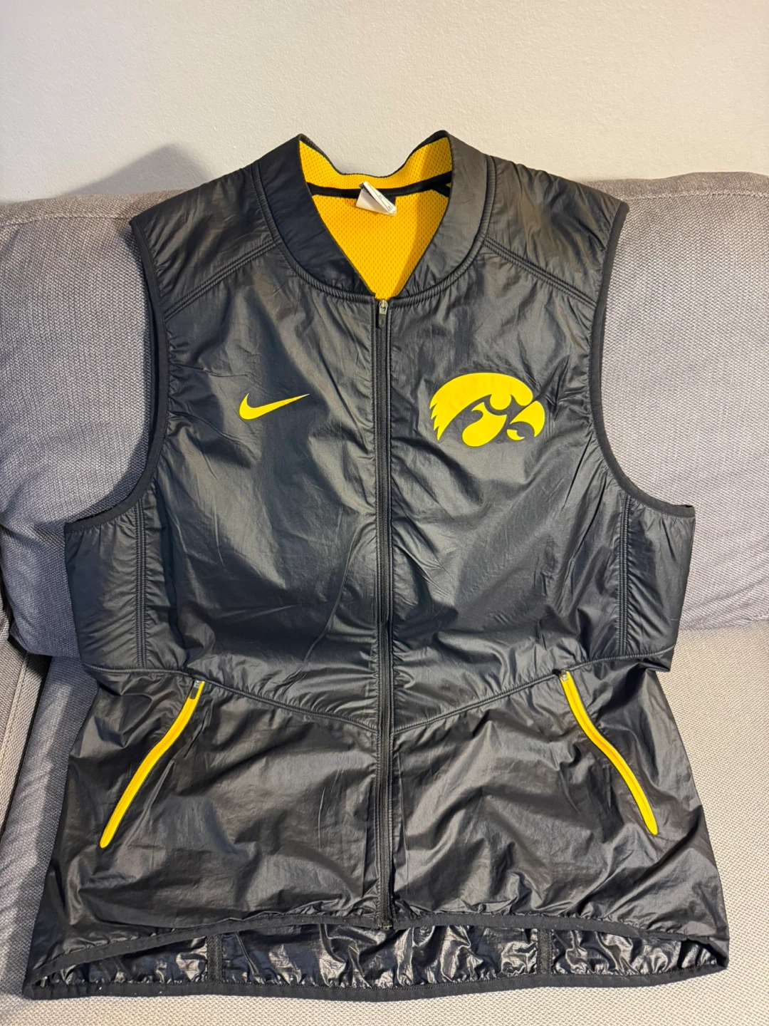 Nike Iowa Hawkeyes Vest Black Yellow Logo Men's
