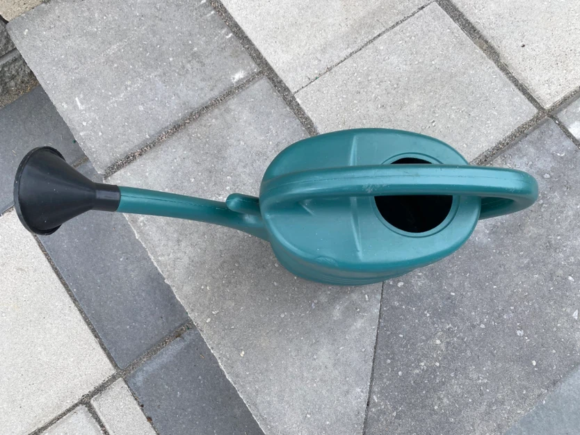 5L Green Plastic Watering Can - photo 2