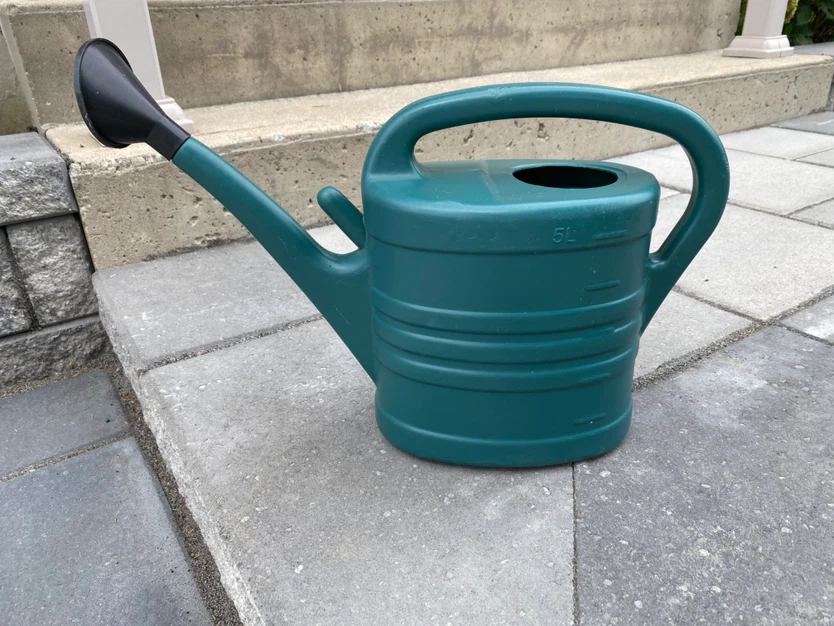 5L Green Plastic Watering Can - photo 3