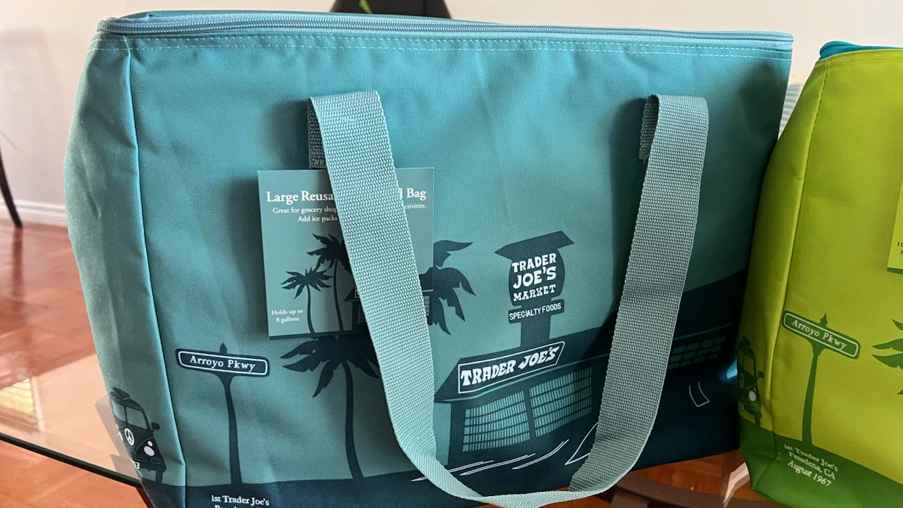 Trader Joe's Large Reusable Insulated Bags (2 Pack) - photo 2