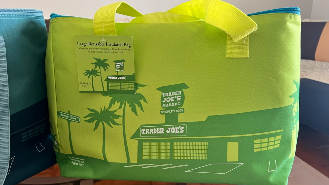 Trader Joe's Large Reusable Insulated Bags (2 Pack) - photo 3